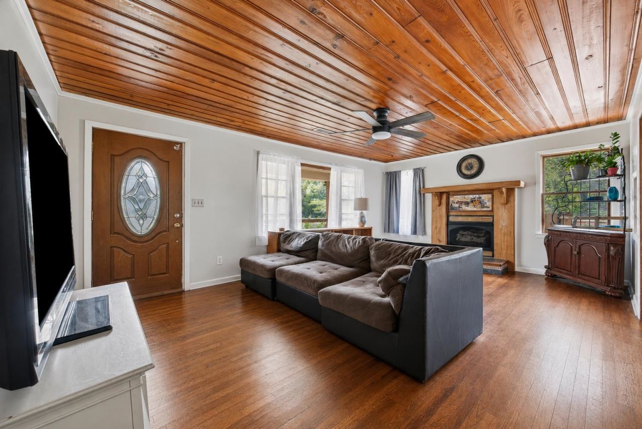 4792 Quiet Ave. Photo 8