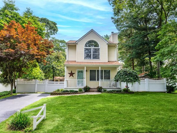 28 Roanoke Road , Sound Beach, NY 11789