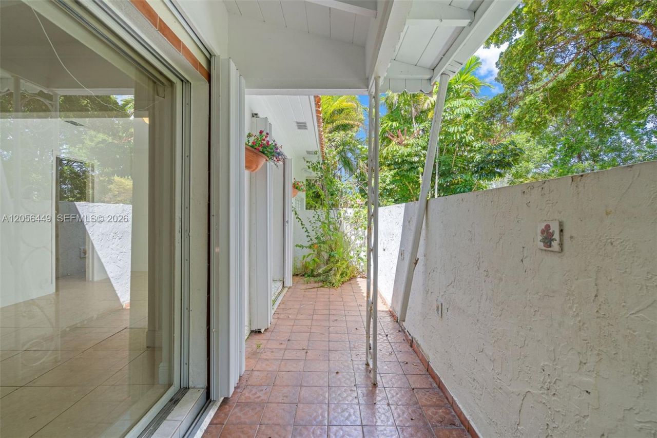 1540 Dorado Ave, Coral Gables, FL 33146 Photo