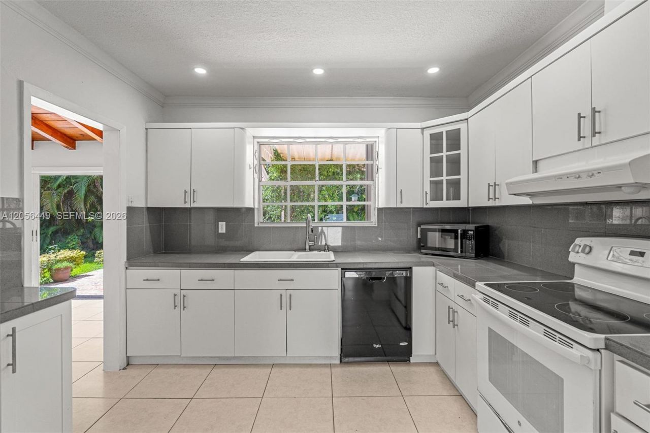 1540 Dorado Ave, Coral Gables, FL 33146 Photo