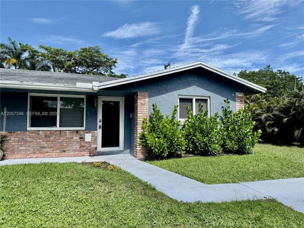 320 Holloway Dr , Plantation, FL 33317