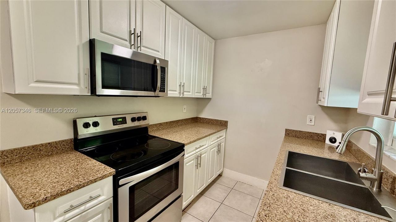 320 Holloway Dr, Plantation, FL 33317 Photo