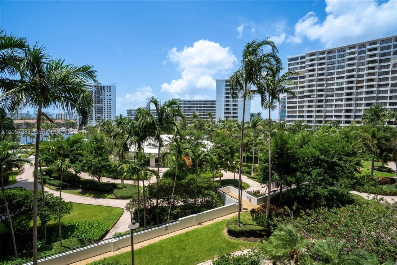 2500 Parkview Dr, Unit 616, Hallandale Beach, FL 33009 Photo