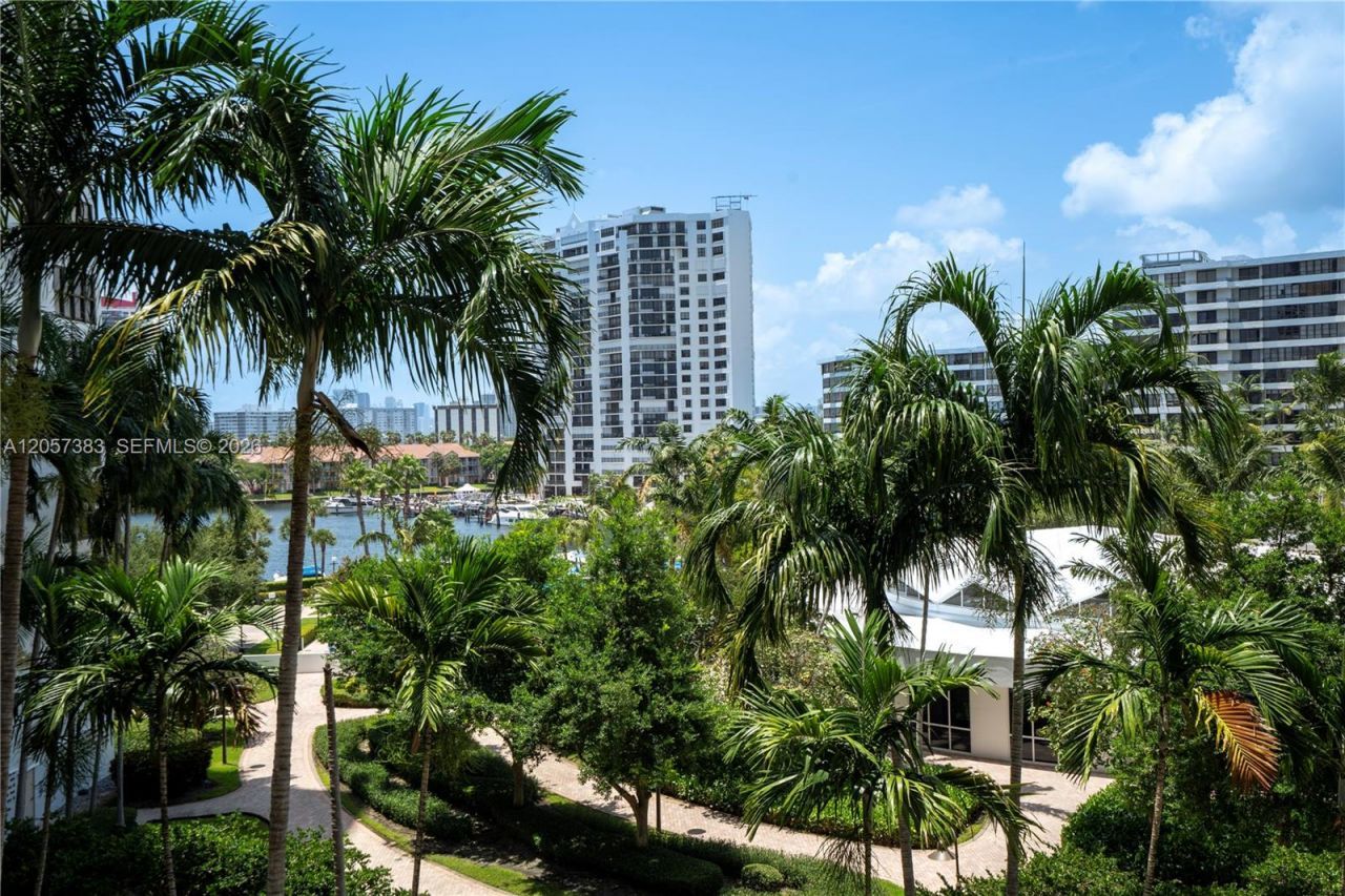 2500 Parkview Dr, Unit 616, Hallandale Beach, FL 33009 Photo