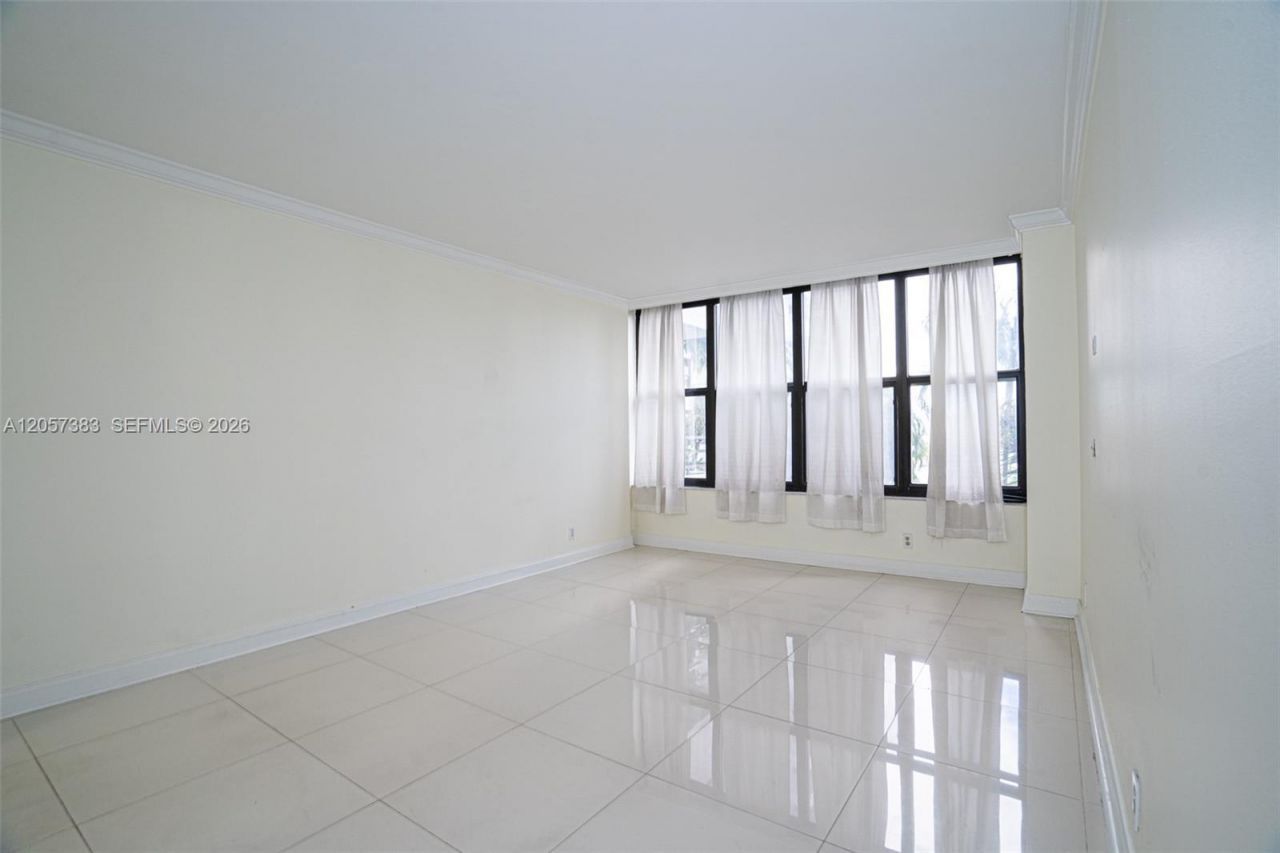 2500 Parkview Dr, Unit 616, Hallandale Beach, FL 33009 Photo