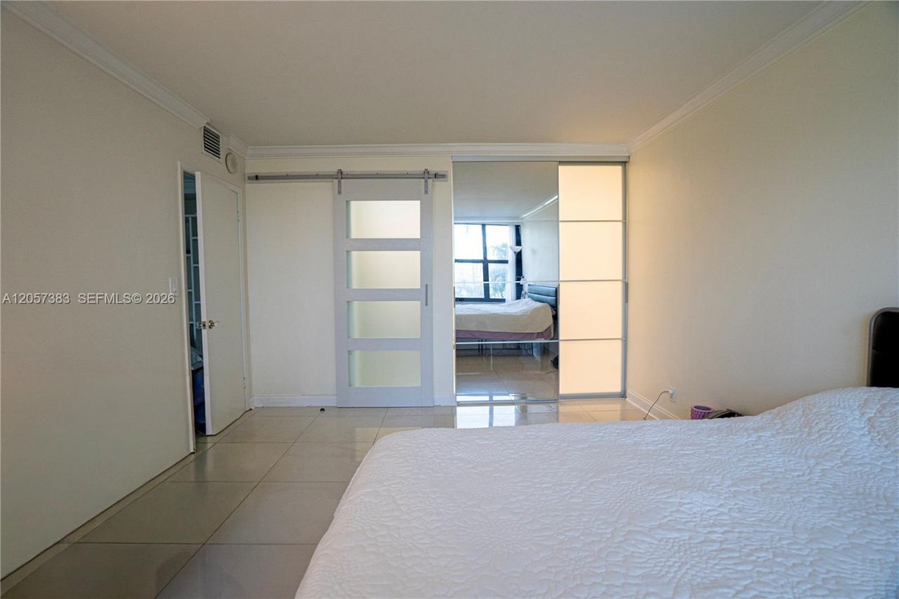 2500 Parkview Dr, Unit 616, Hallandale Beach, FL 33009 Photo