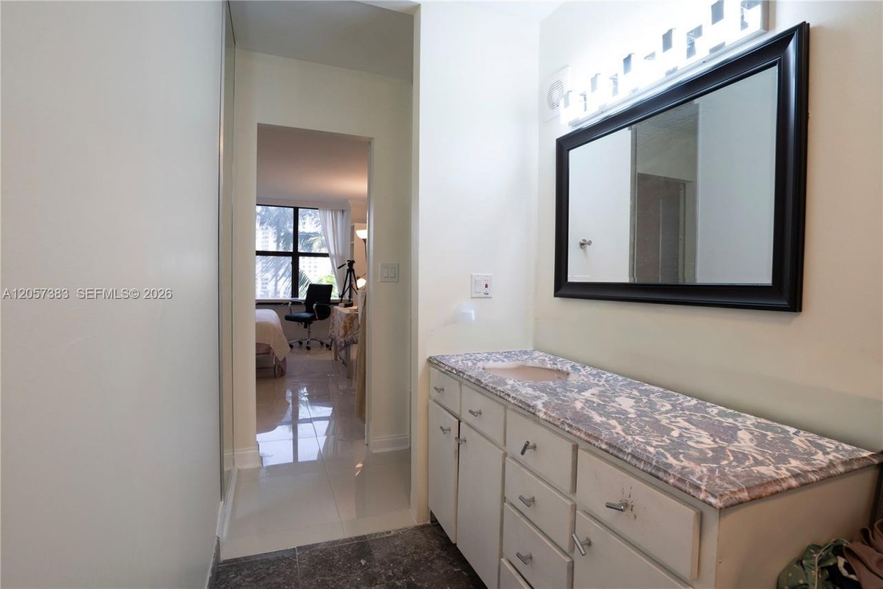 2500 Parkview Dr, Unit 616, Hallandale Beach, FL 33009 Photo