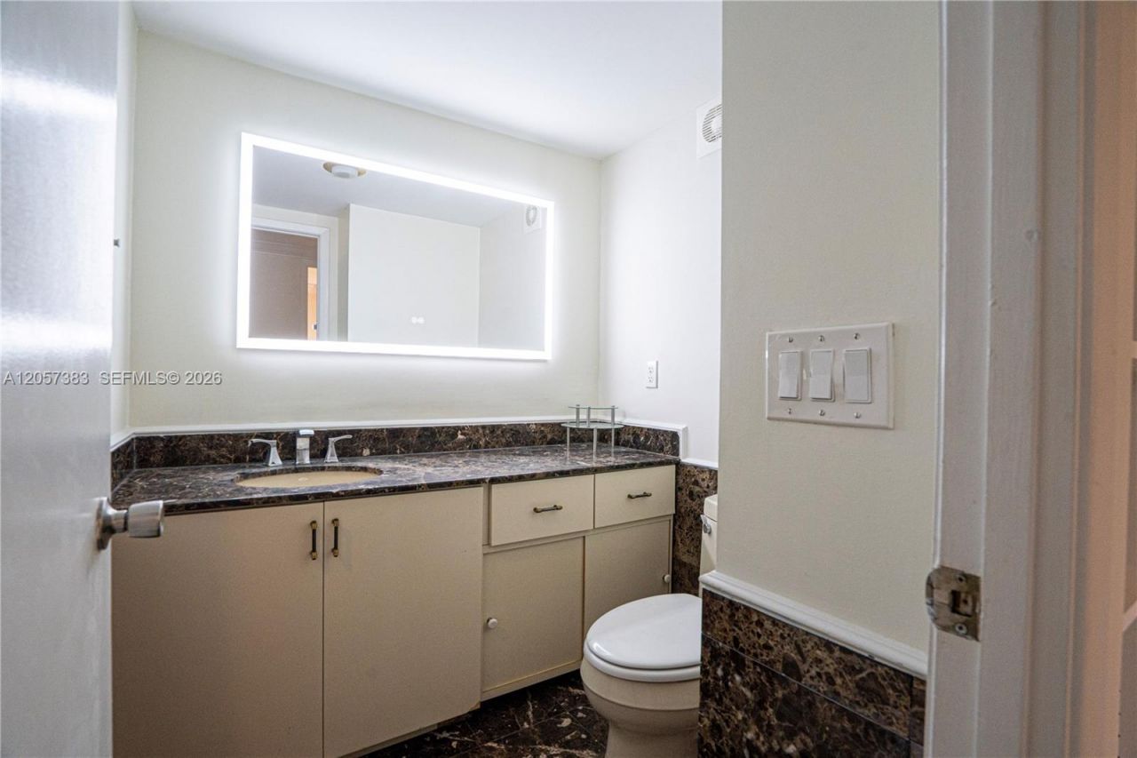 2500 Parkview Dr, Unit 616, Hallandale Beach, FL 33009 Photo