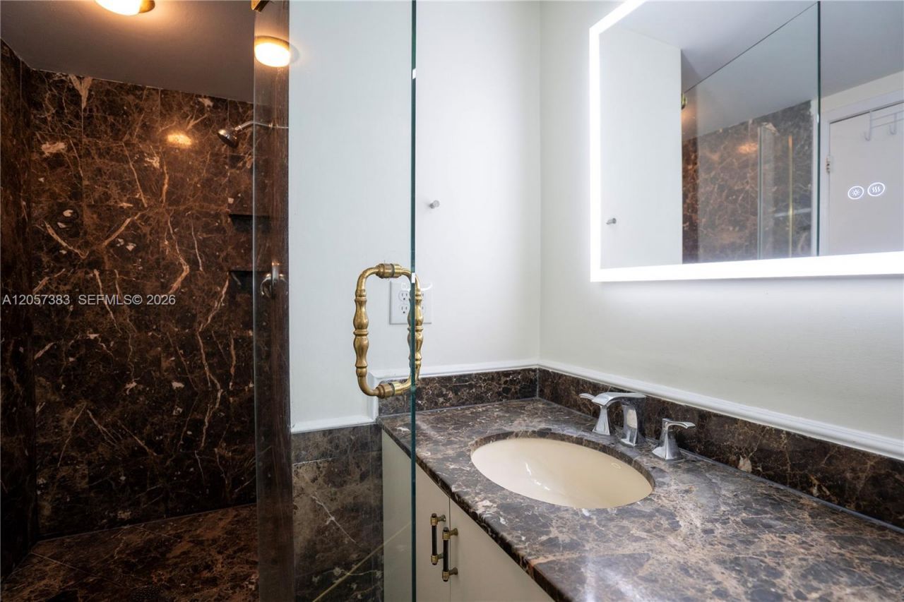 2500 Parkview Dr, Unit 616, Hallandale Beach, FL 33009 Photo
