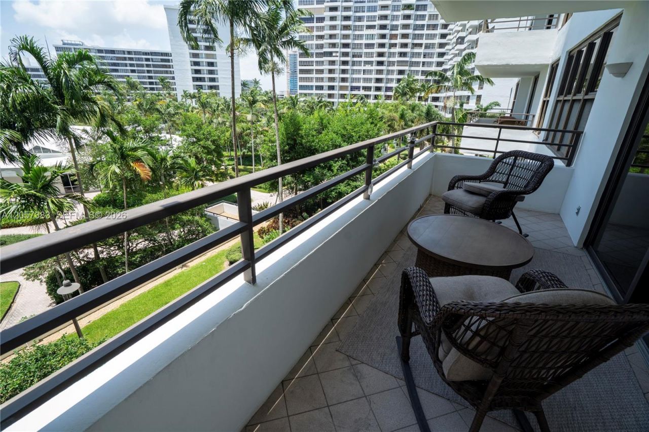 2500 Parkview Dr , Unit 616, Hallandale Beach, FL 33009 Photo