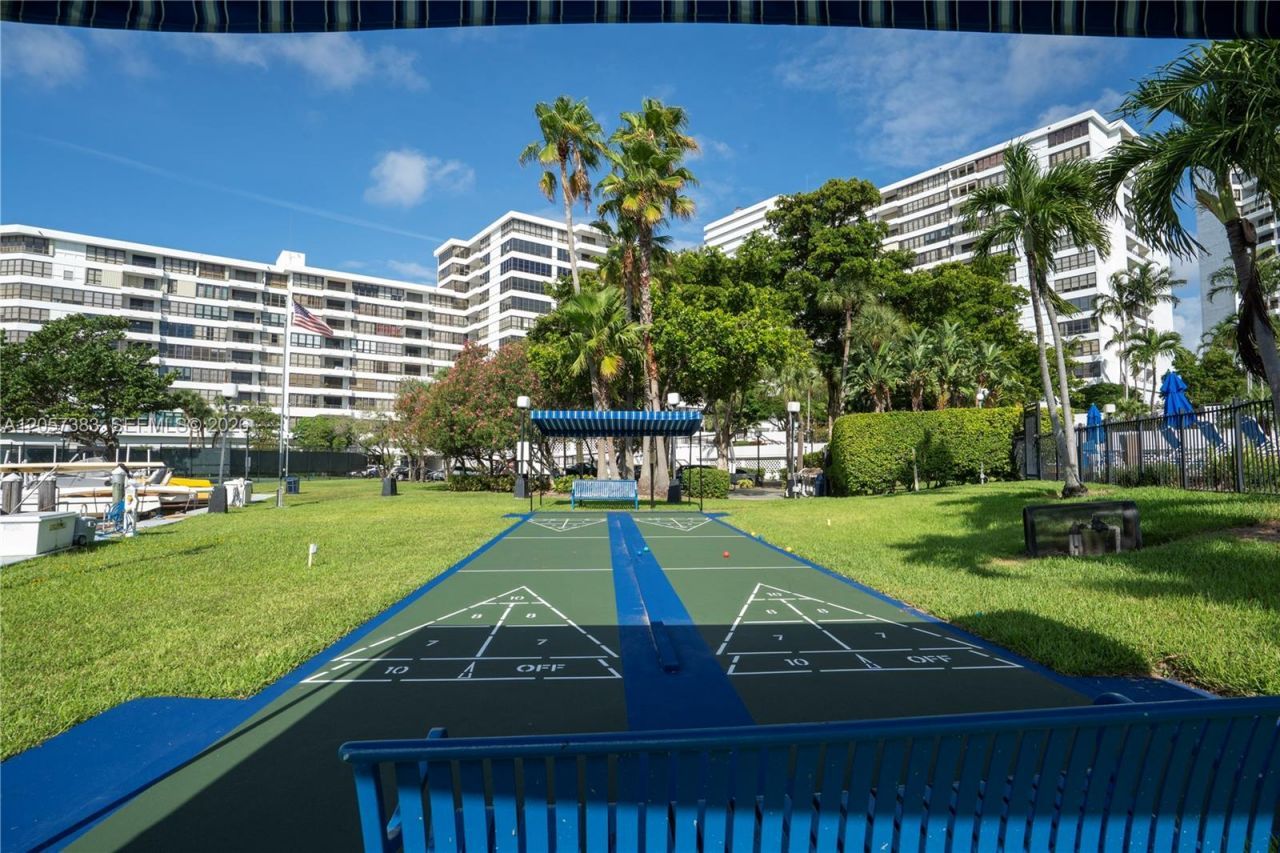 2500 Parkview Dr, Unit 616, Hallandale Beach, FL 33009 Photo