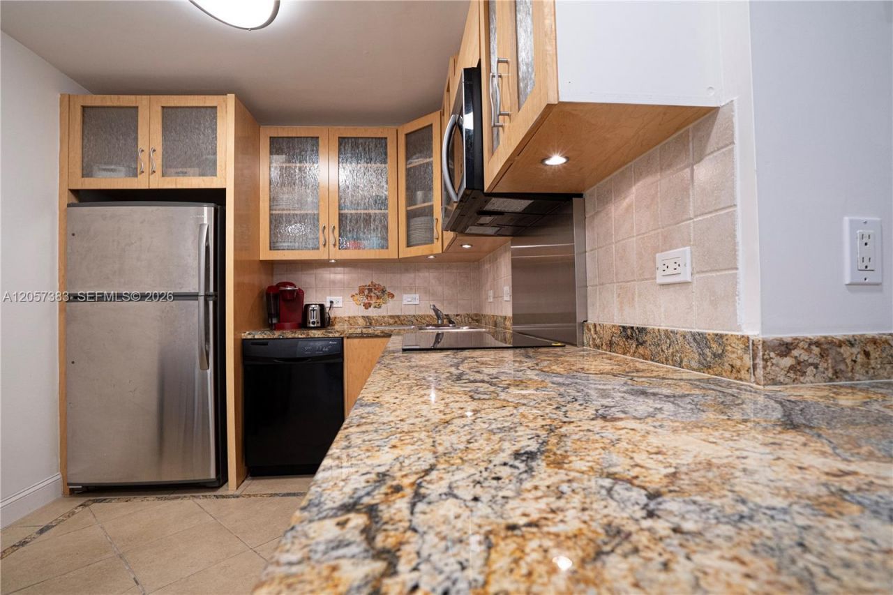 2500 Parkview Dr, Unit 616, Hallandale Beach, FL 33009 Photo