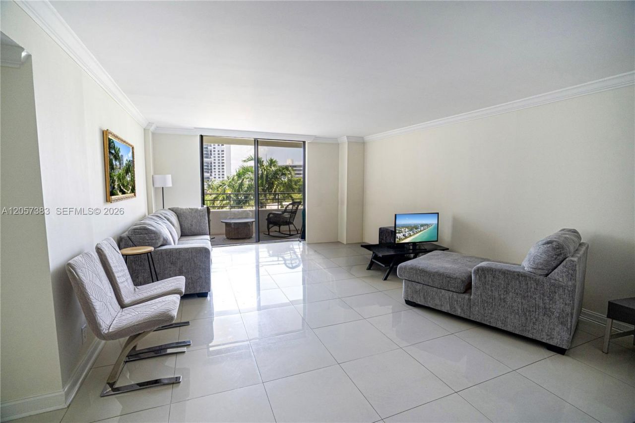 2500 Parkview Dr, Unit 616, Hallandale Beach, FL 33009 Photo
