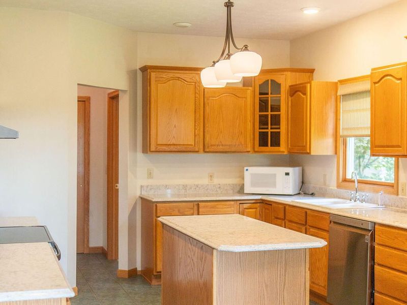 213 Peridot Drive, Anna, OH 45302 Photo 6