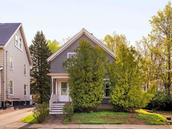 5 Washington St, Stoneham, MA 02180