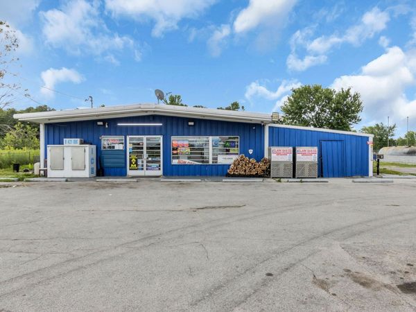 5506 McMinnville Hwy , Manchester, TN 37355
