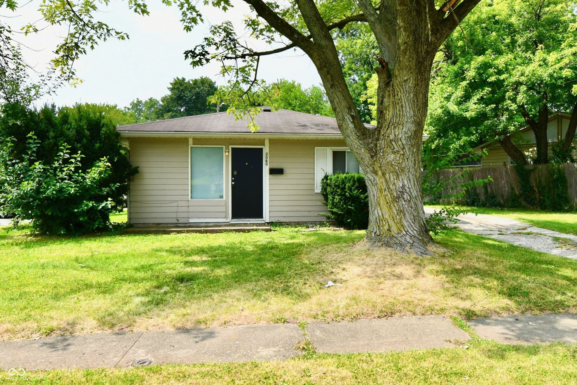 3060 Midvale Drive, Indianapolis, IN 46222 Main Photo