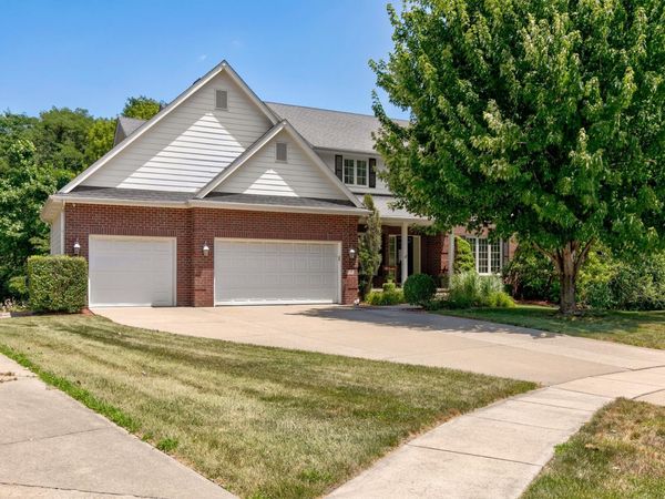 13200 Rocklyn Drive, Urbandale, IA 50323