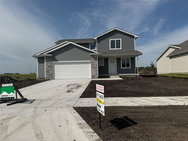 2204 White Oak Lane, Granger, IA 50109