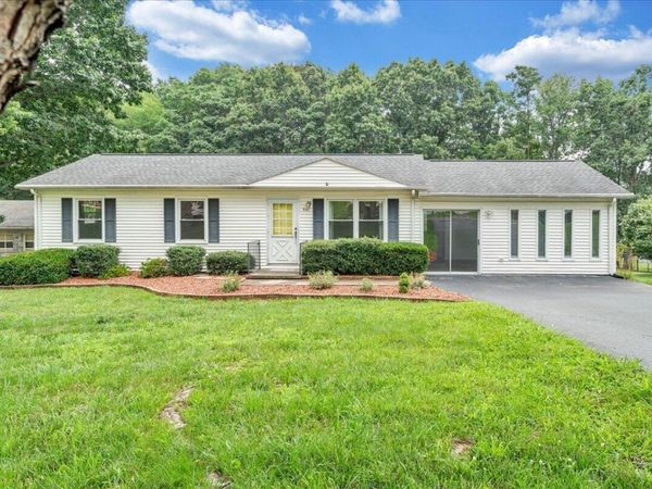 941 Martin Mcneil RD, Salem, VA 24153
