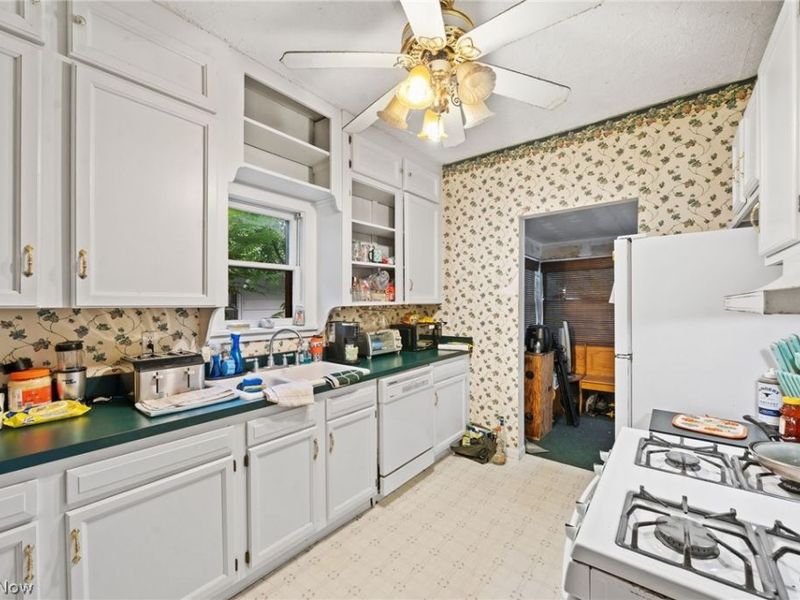 250 Plymouth Road, Eastlake, OH 44095 Photo 9