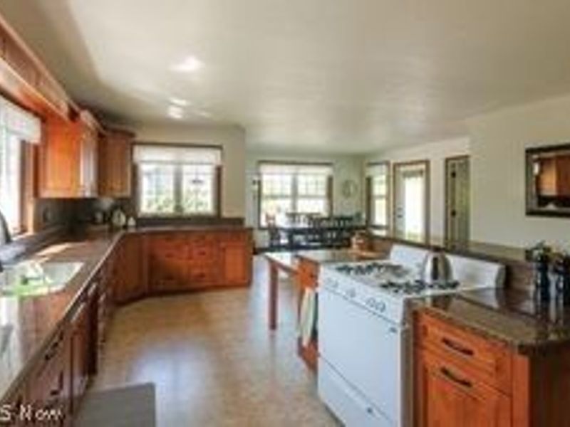 13862 Lawnfield Street SW , Beach City, OH 44608 Photo 8