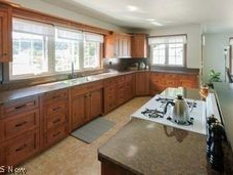 13862 Lawnfield Street SW , Beach City, OH 44608 Photo 9