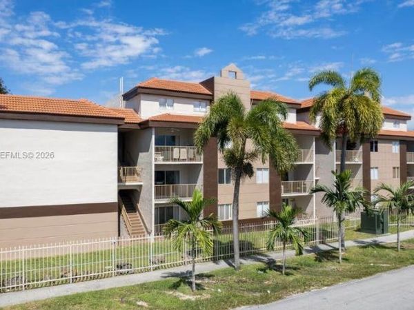 15201 SW 80th St, Unit 207, Miami, FL 33193
