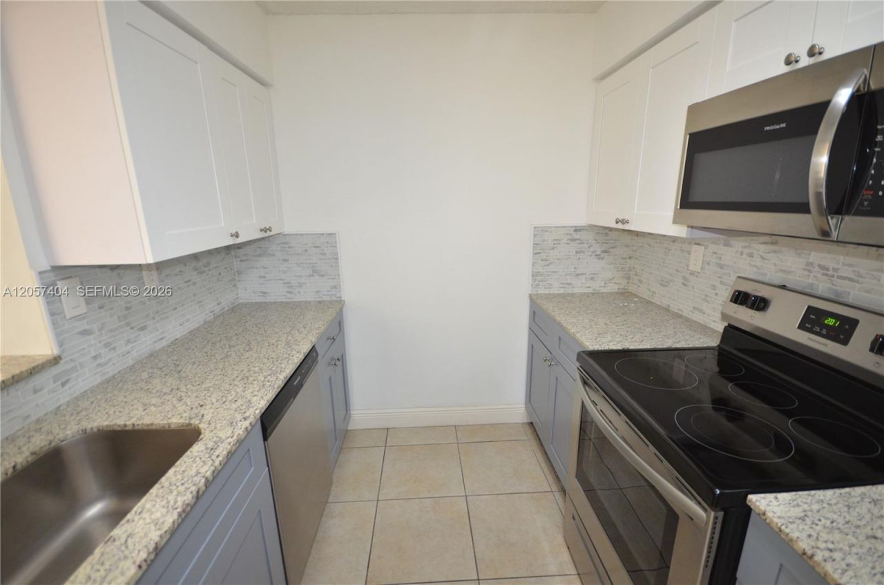 15201 SW 80th St, Unit 207, Miami, FL 33193 Photo