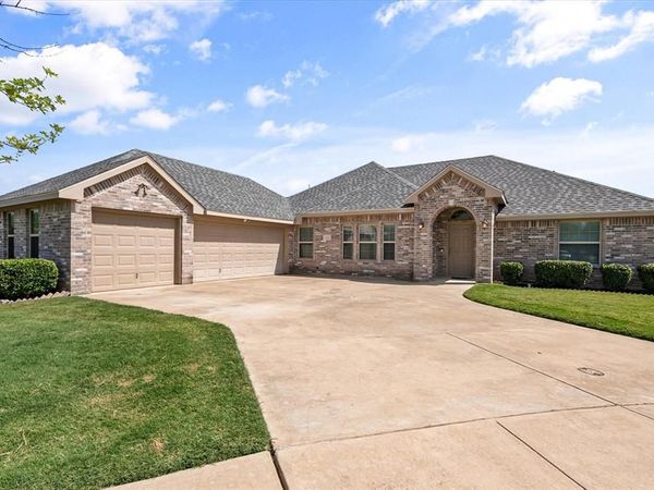 400 Hummingbird Trail , Crowley, TX 76036