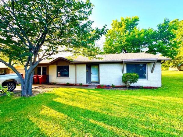 404 Neathery Street , Farmersville, TX 75442