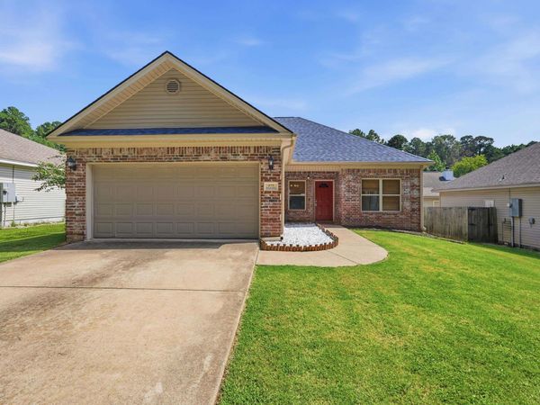 479 Wisteria Drive , Bauxite, AR 72011