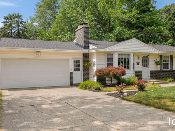 7105 Southwood Drive, Jenison, MI 49428