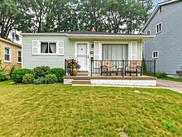 574 E Dallas Avenue, Madison Heights, MI 48071