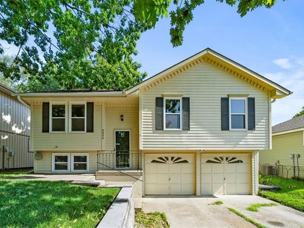 8806 NE 73rd Street, Kansas City, MO 64158
