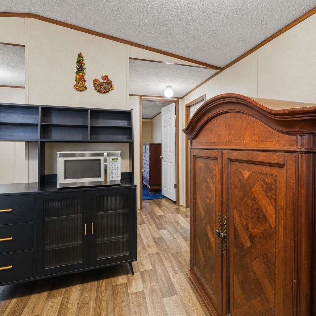 9097 Baywood Circle  Photo 12