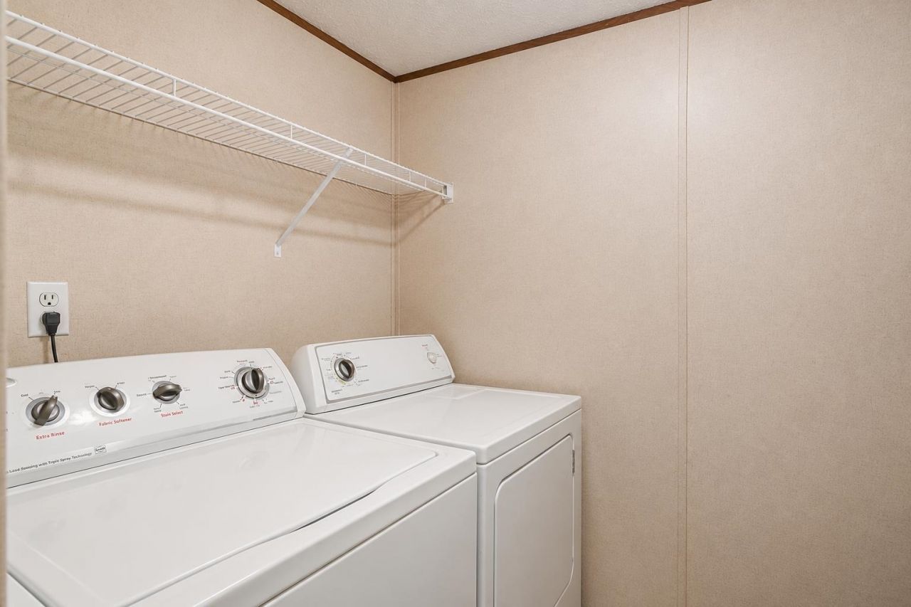 9097 Baywood Circle  Photo 13
