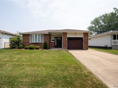 17 Mayberry Drive E, Buffalo, NY 14227
