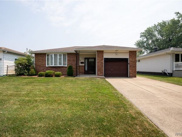 17 Mayberry Drive E, Buffalo, NY 14227