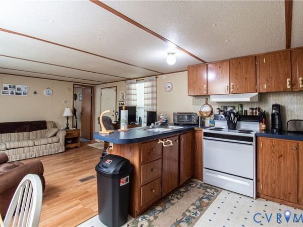 151 Ford Trail , Bracey, VA 23919