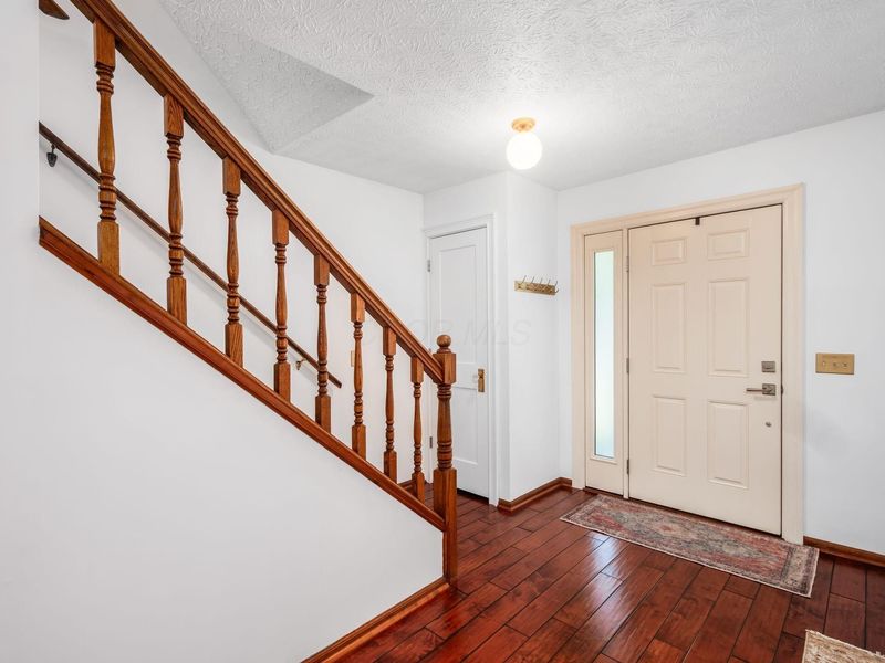27 E South Street, Worthington, OH 43085 Photo 4