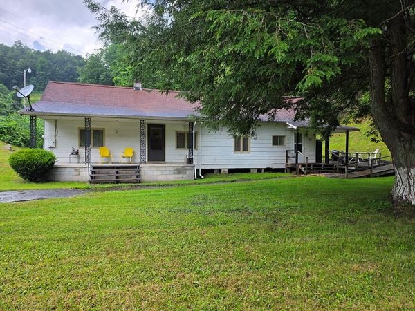 664 Sun Mine Rd., GLEN JEAN, WV 25846