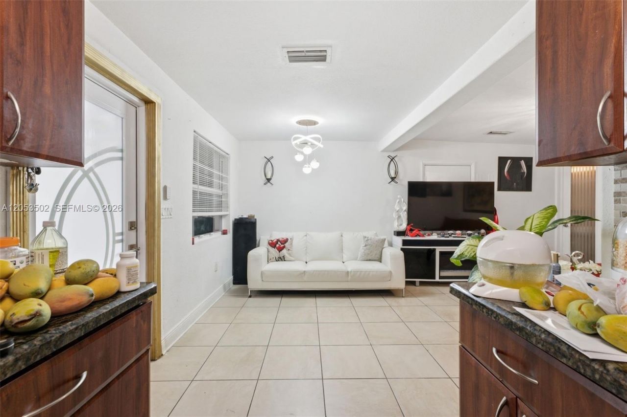 419 SE 3rd St , Hialeah, FL 33010 Photo