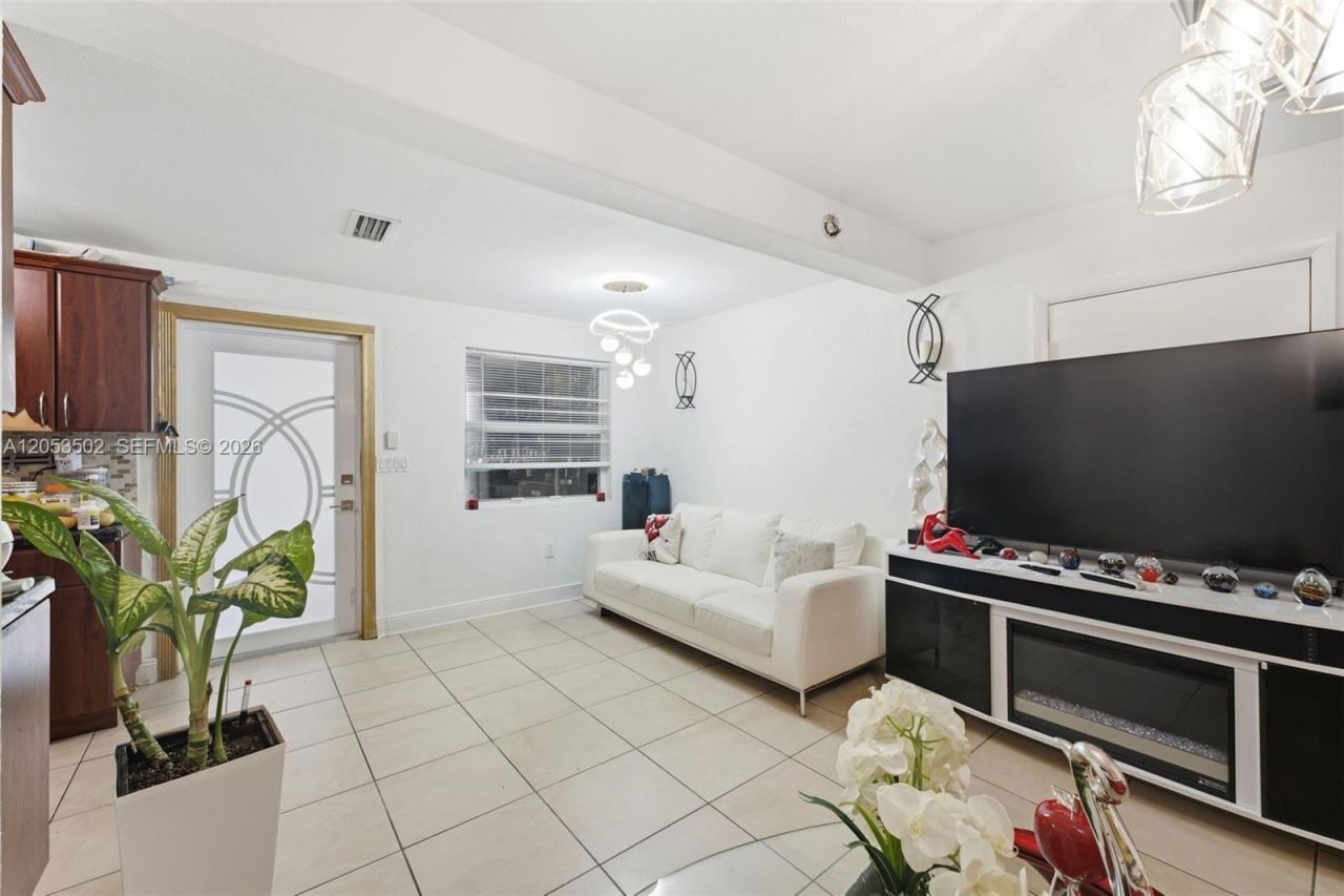 419 SE 3rd St , Hialeah, FL 33010 Photo