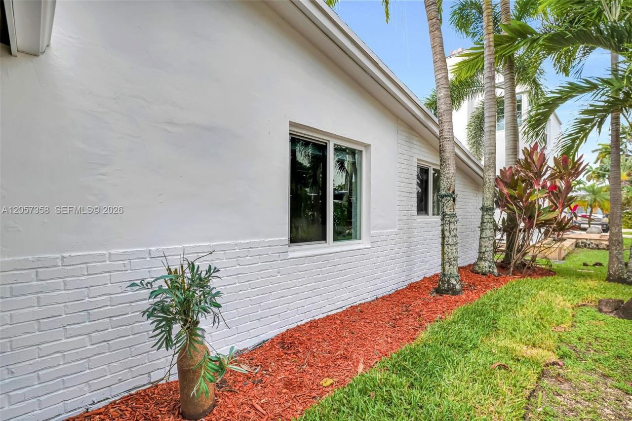 1104 NE 85th St , Miami, FL 33138 Photo