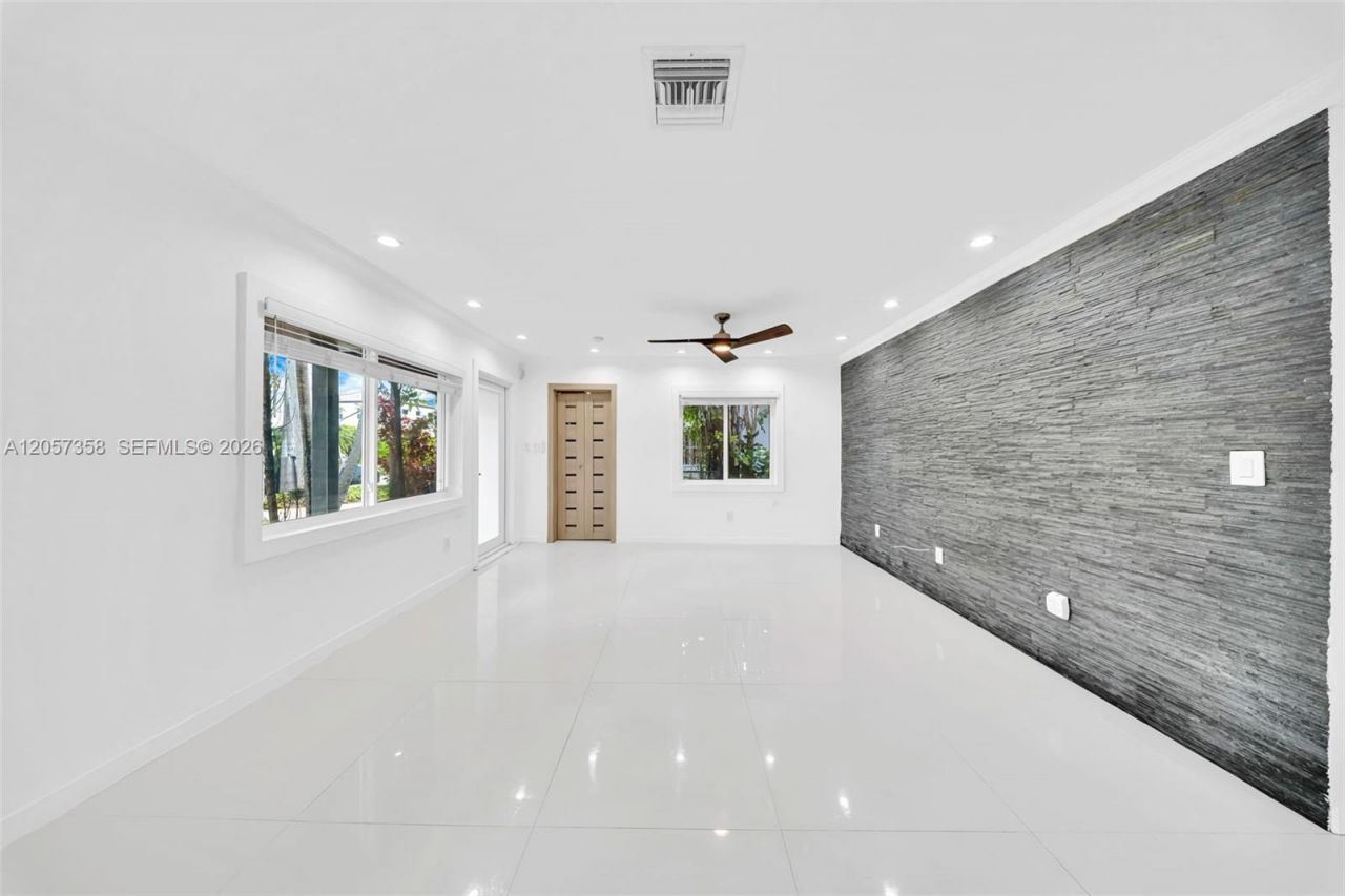 1104 NE 85th St , Miami, FL 33138 Photo