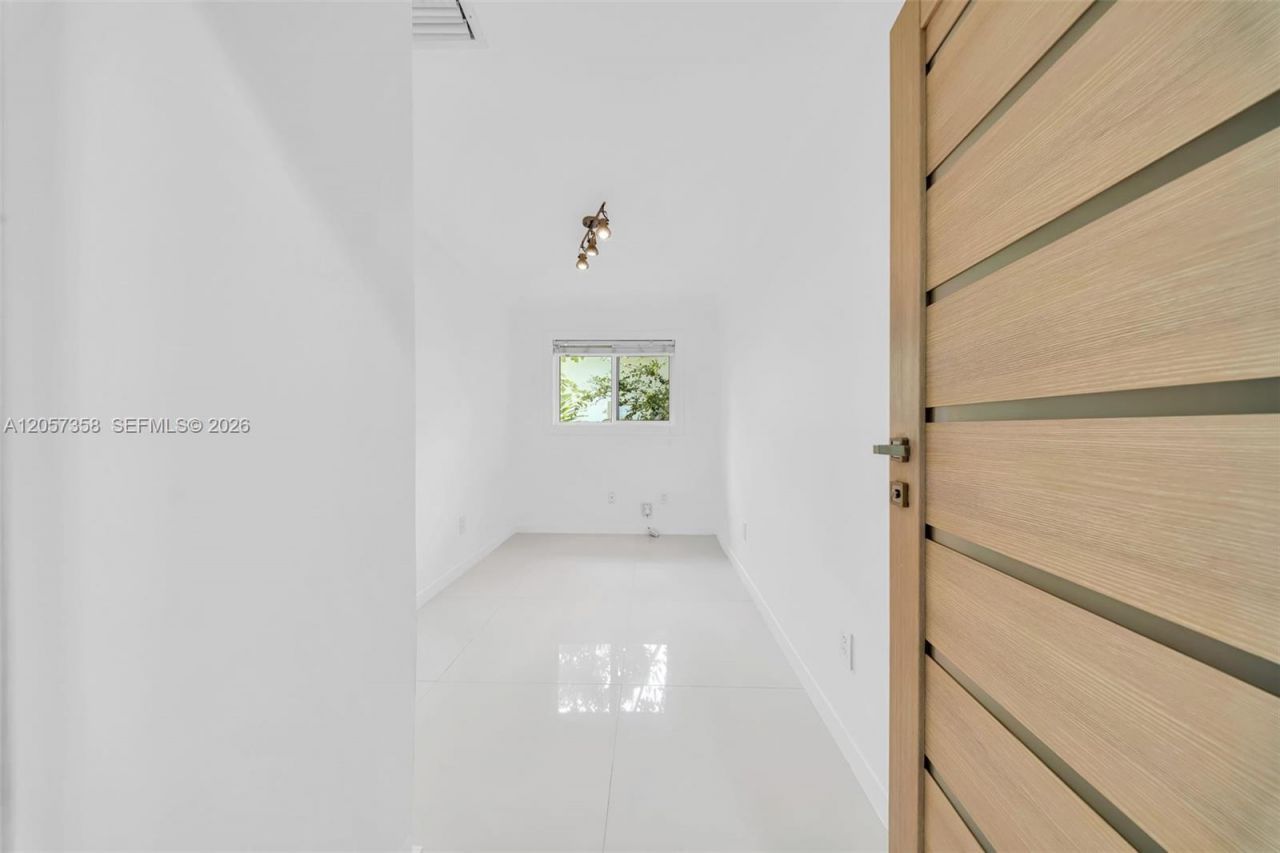 1104 NE 85th St , Miami, FL 33138 Photo