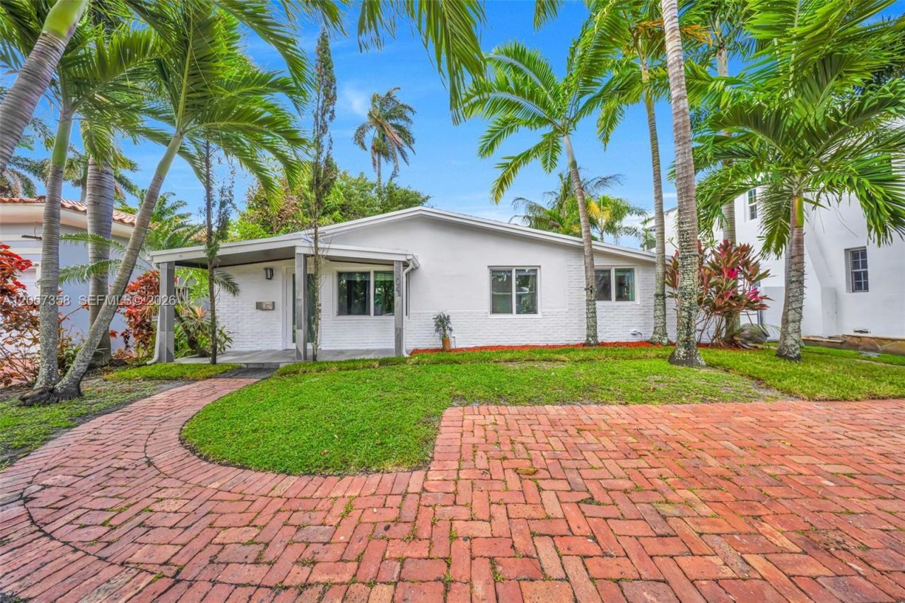 1104 NE 85th St , Miami, FL 33138 Photo