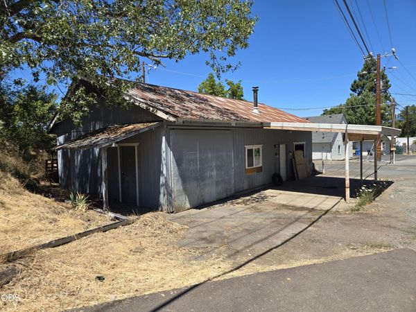 4618 Redwood Avenue, Grants Pass, OR 97527