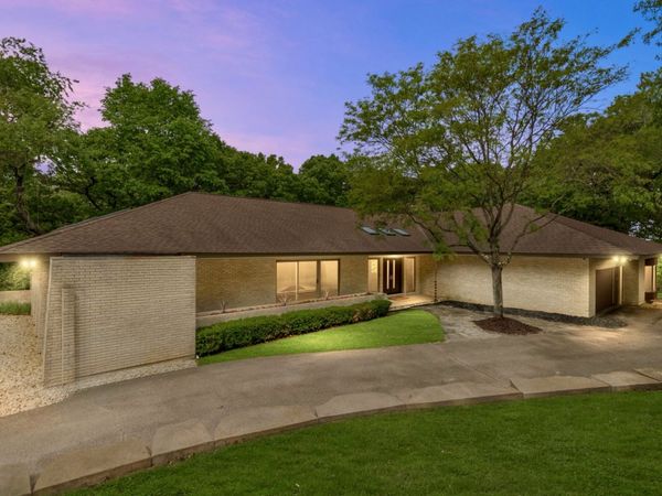 4 Far Hills Road, Barrington Hills, IL 60010